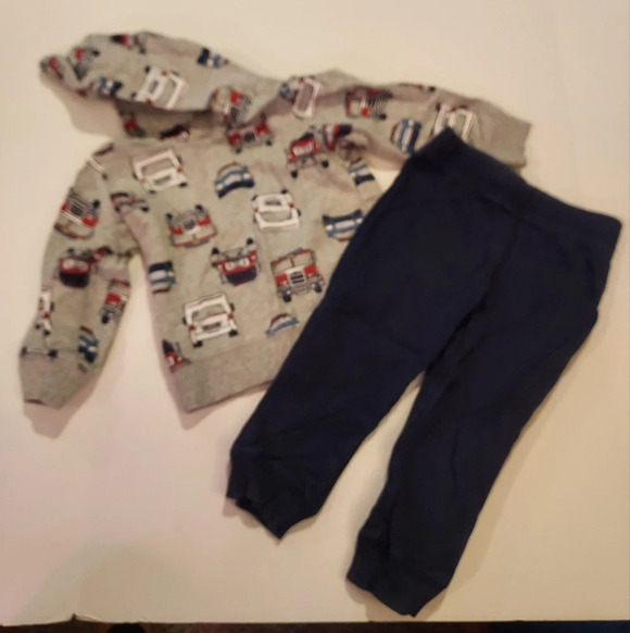 Carter's Toddler Boy 2 Piece Firetruck Hoodie and Jogger Set in Size 2T - Picture 1 of 7